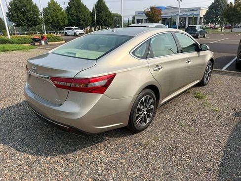 Used 2016 Toyota Avalon XLE Premium FWD image 4