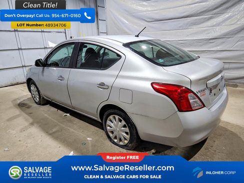 Used 2012 Nissan Versa SV FWD image 3