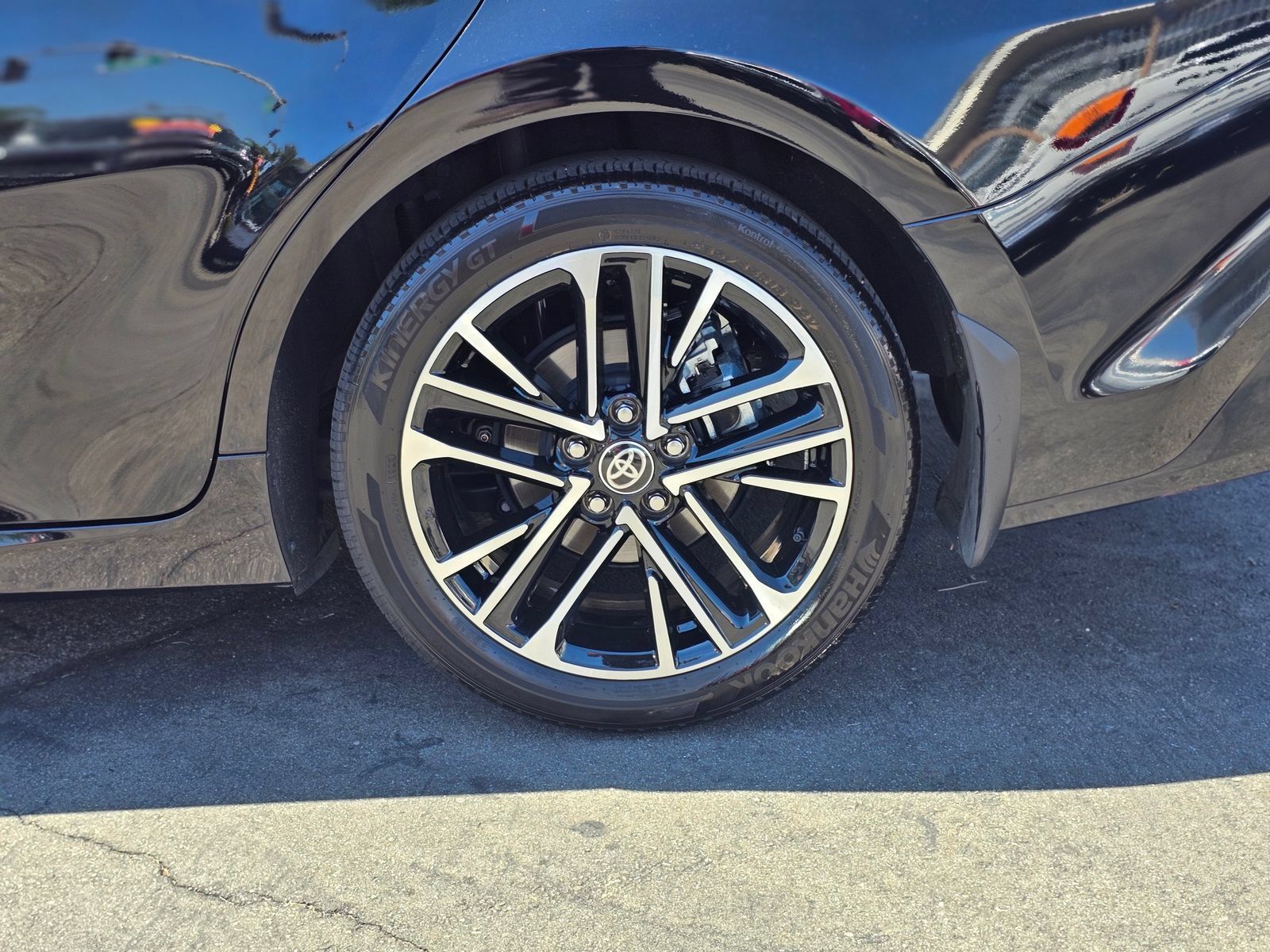 Used 2025 Toyota Camry XLE FWD image 11