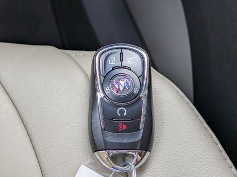 Used 2021 Buick Enclave Essence FWD image 32