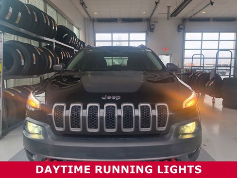 Used 2017 Jeep Cherokee Trailhawk w/ Comfort/Convenience Group image 29