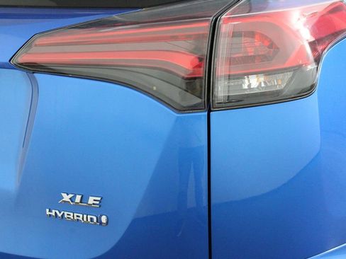 Used 2017 Toyota RAV4 XLE image 40