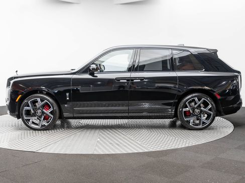 New 2026 Rolls-Royce Cullinan Black Badge image 3