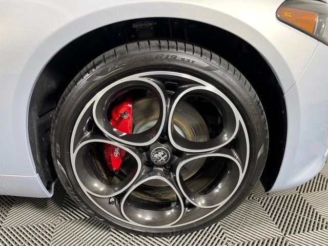 Used 2026 Alfa Romeo Giulia AWD w/ Driving Assist Package image 9