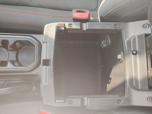 Used 2022 Jeep Wrangler Unlimited Rubicon w/ Cold Weather Group image 32