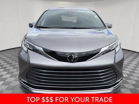 Used 2026 Toyota Sienna Limited FWD image 2