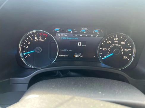 Used 2017 Ford F150 Platinum w/ Equipment Group 701A Luxury image 15