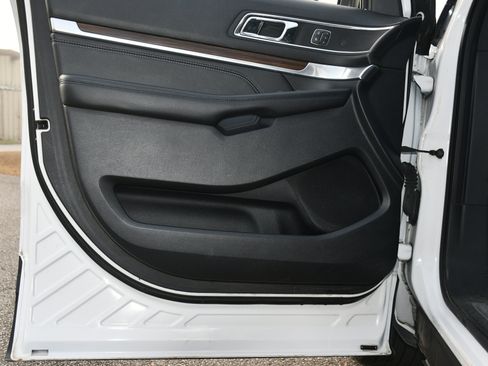 Used 2019 Ford Explorer Limited w/ Ford Safe & Smart Package image 14