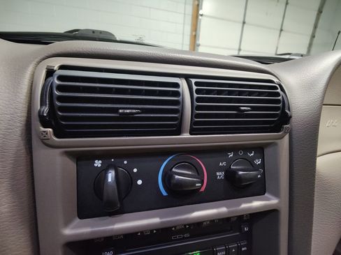 Used 2002 Ford Mustang GT Premium image 35