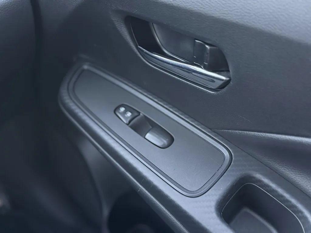 Used 2025 Nissan Versa SV FWD image 13