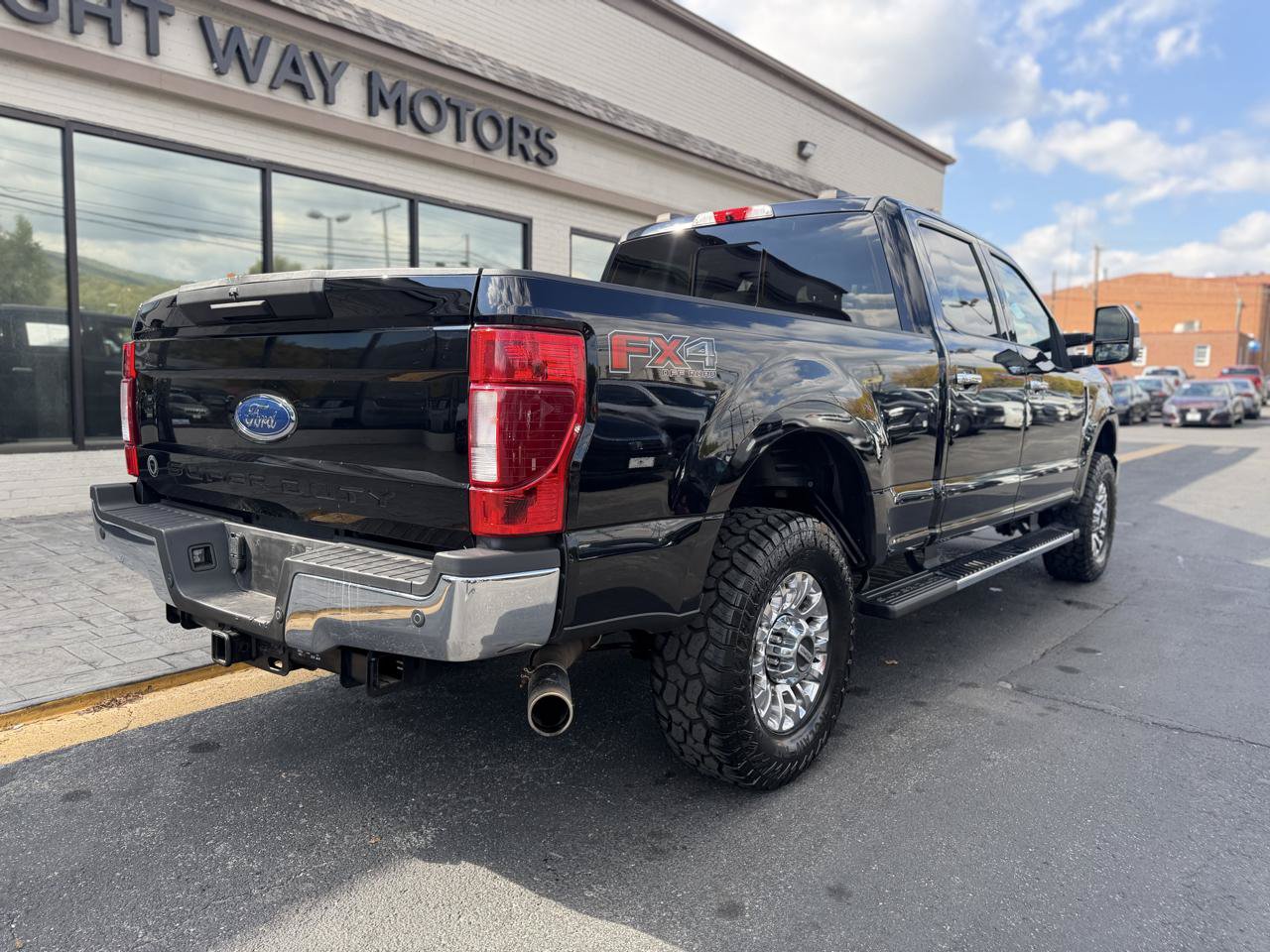 Used 2021 Ford F250 XLT w/ XLT Premium Package AWD/4WD image 3
