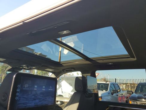 New 2026 Chevrolet Suburban Z71 w/ Z71 Off-Road Package image 16