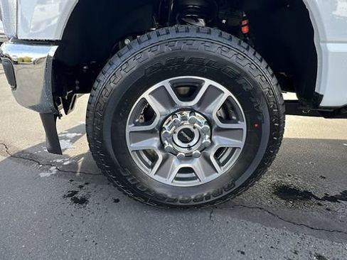 New 2025 Ford F250 Lariat w/ FX4 Off-Road Package image 11