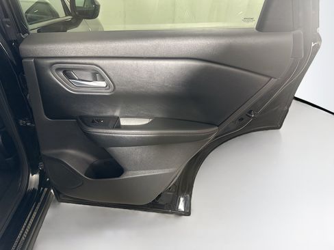 Used 2025 Nissan Rogue SV AWD/4WD image 30