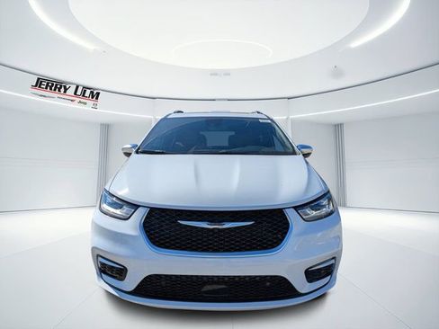 New 2026 Chrysler Pacifica Pinnacle image 7