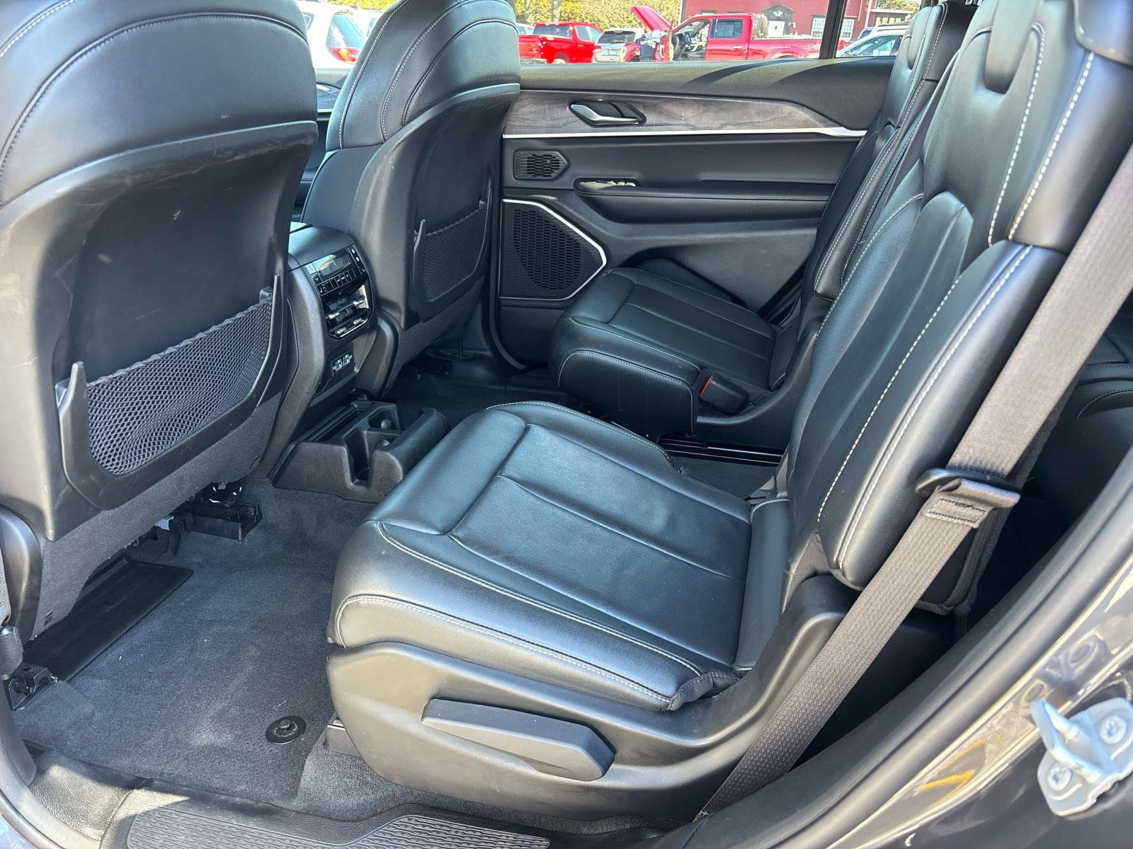 Used 2022 Jeep Grand Cherokee L Limited AWD/4WD image 8