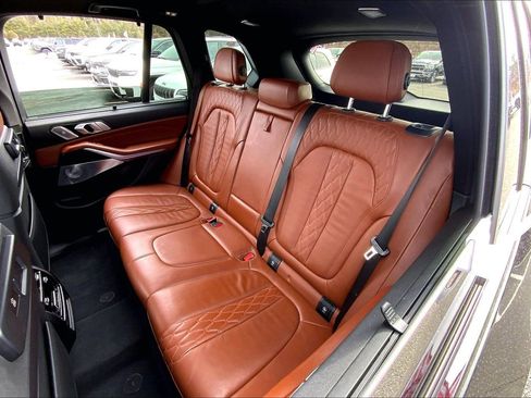 Used 2019 BMW X5 xDrive50i w/ M Sport Package image 18