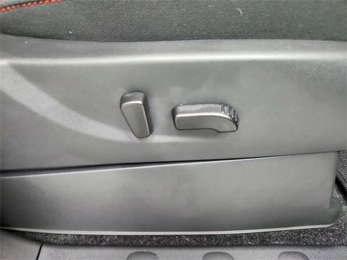 Used 2025 Nissan Frontier PRO-4X image 36