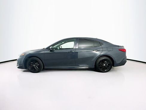 Used 2025 Toyota Camry SE w/ Convenience Package image 4