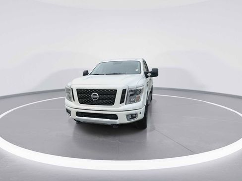 Used 2017 Nissan Titan PRO-4X image 3