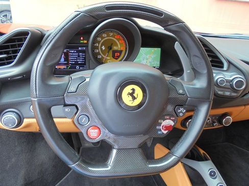 Used 2017 Ferrari 488 GTB RWD image 13