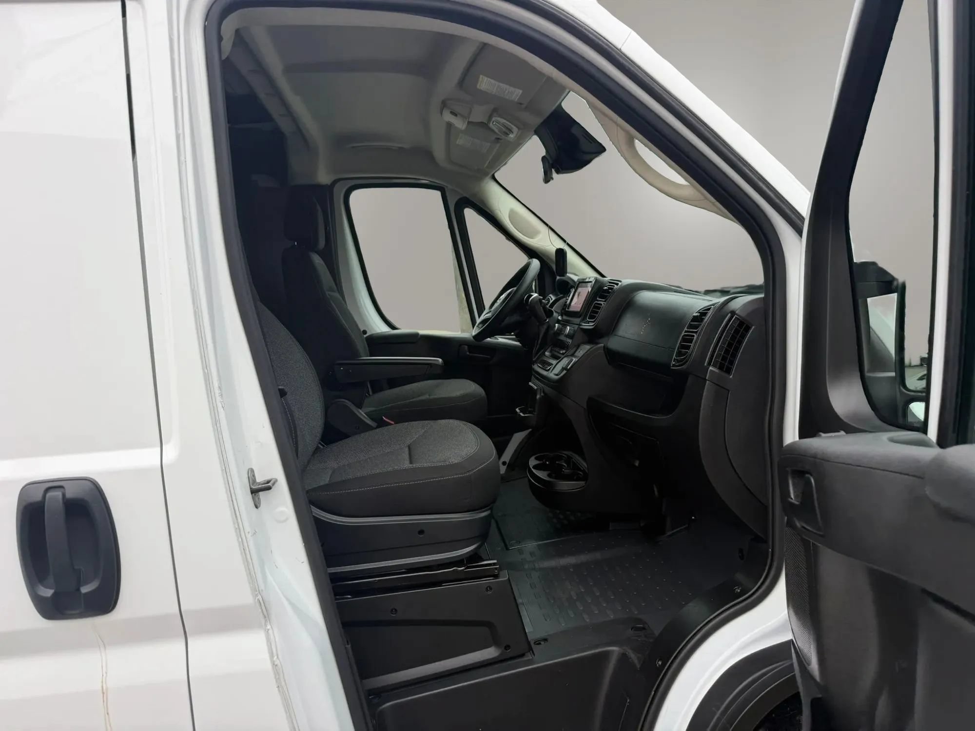 Used 2025 RAM ProMaster 2500 w/ U-Haul Equipment Group FWD image 27