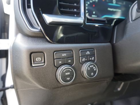 Used 2022 Chevrolet Silverado 1500 LT image 16