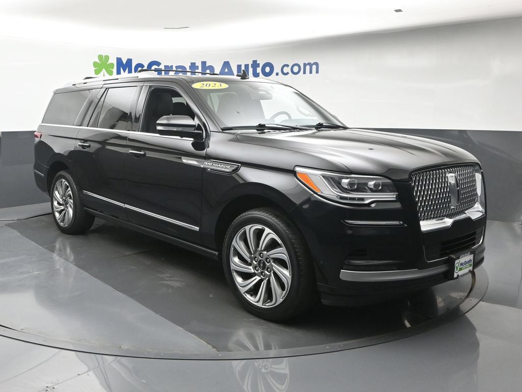 Used 2023 Lincoln Navigator L Reserve AWD/4WD image 2