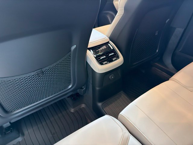 New 2026 Volvo XC90 T8 Plus w/ Protection Package Premier AWD/4WD image 8