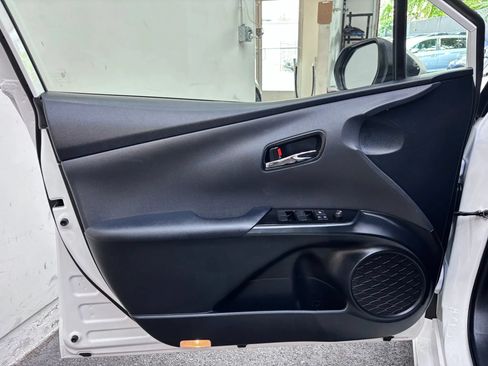 Used 2022 Toyota Prius LE FWD image 19
