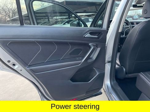 Used 2024 Volkswagen Tiguan SE FWD image 17