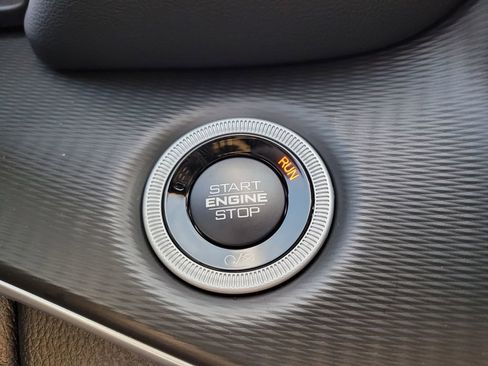 New 2025 Jeep Grand Cherokee 4WD image 28