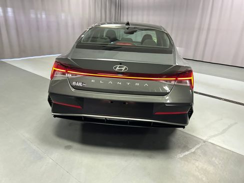 Used 2025 Hyundai Elantra SEL image 6