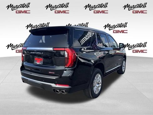 Used 2026 GMC Yukon Denali w/ Sun & Power Step Package AWD/4WD image 3