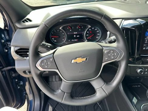 Used 2023 Chevrolet Traverse LT FWD image 17