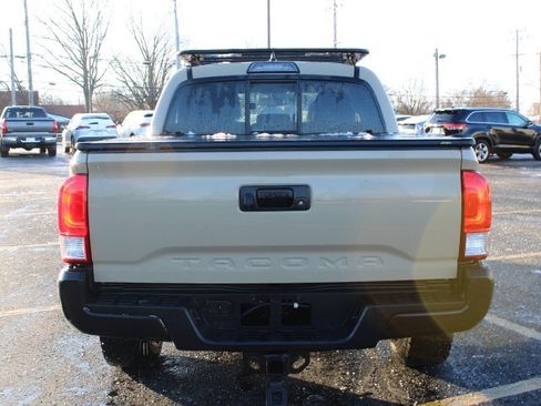 Used 2017 Toyota Tacoma SR5 w/ Tow Package image 6