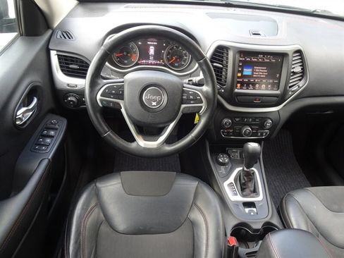 Used 2015 Jeep Cherokee Trailhawk AWD/4WD image 9