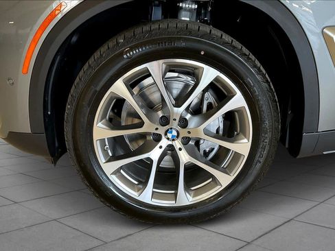 New 2026 BMW X5 xDrive40i w/ Premium Package image 11