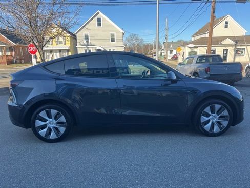 Used 2024 Tesla Model Y Long Range image 7