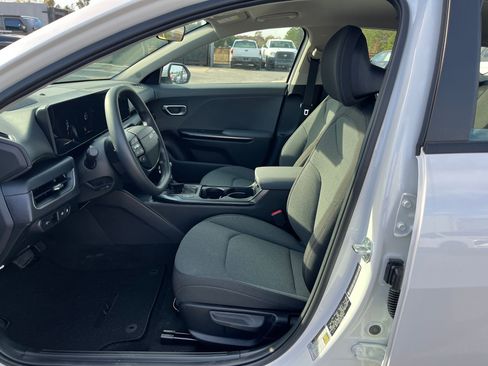 New 2025 Kia K4 LXS image 25