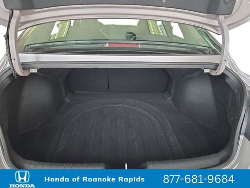 Used 2025 Hyundai Elantra Limited FWD image 19