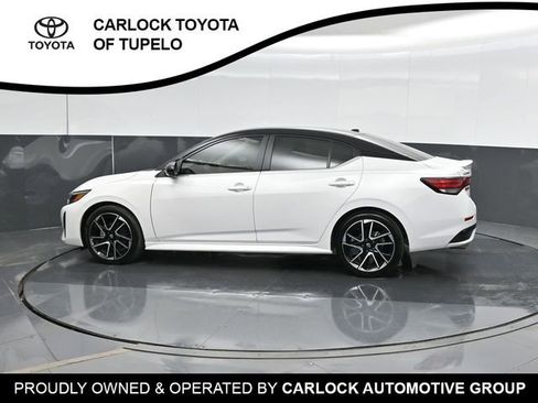 Used 2025 Nissan Sentra SR w/ SR Premium Package FWD image 9