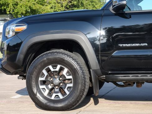 Used 2016 Toyota Tacoma TRD Off-Road AWD/4WD image 24