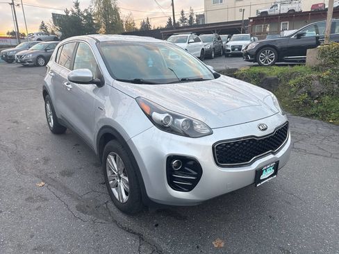 Used 2017 Kia Sportage LX image 4