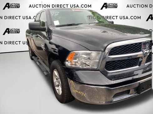 Used 2024 RAM 1500 Classic SLT AWD/4WD image 3