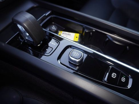 Used 2024 Volvo XC60 B5 Core image 20