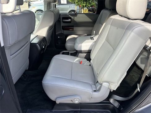 Used 2016 Toyota Sequoia Platinum image 27