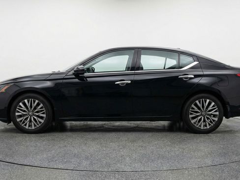 Used 2025 Nissan Altima 2.5 SV image 5
