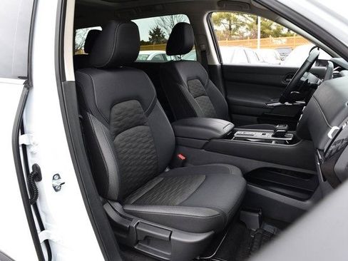 Certified 2025 Nissan Pathfinder SV w/ SV Premium Package image 21