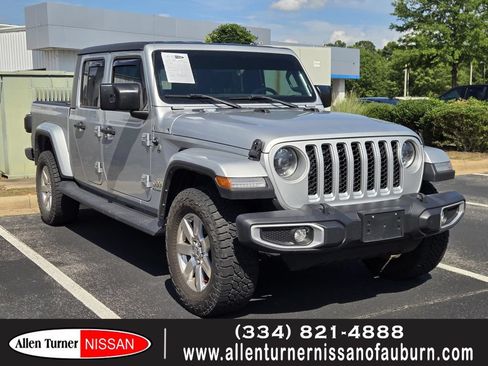 Used 2023 Jeep Gladiator Overland w/ LED Lighting Group AWD/4WD image 1
